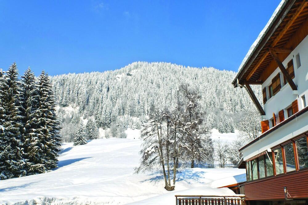 Foto del exterior de Hôtel Vacances Bleues Les Chalets du Prariand