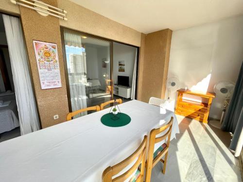 Foto de una habitación de Alquileres Vacacionales Mediterraneo 43 - Aloturin Benidorm