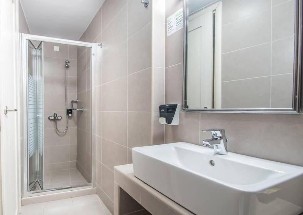 Foto del baño de Diogenis Hotel