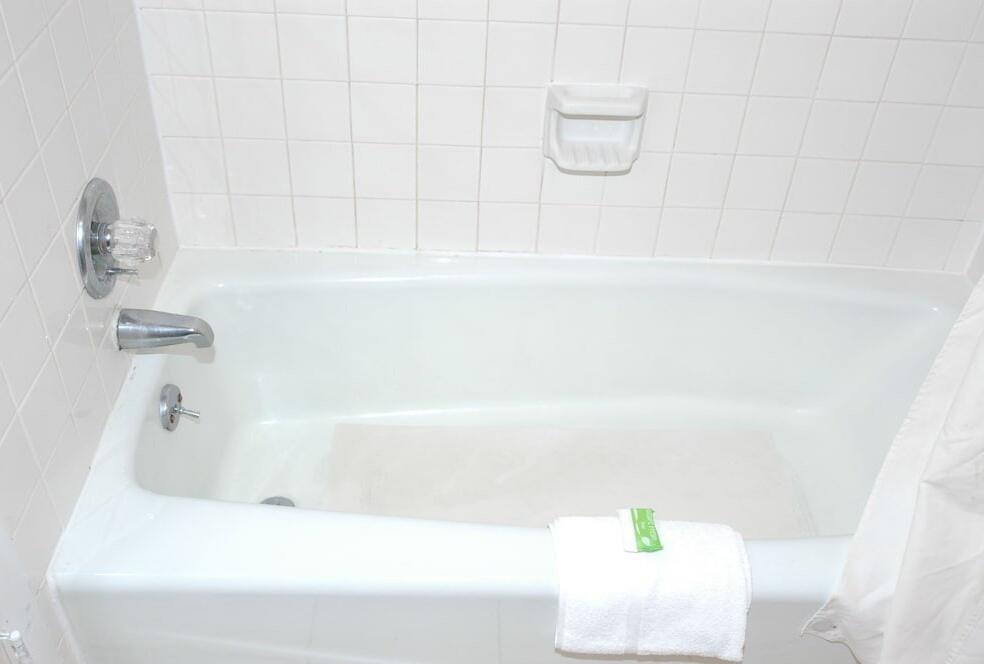 Foto del baño de Motel Ambassadors Inn &amp;amp; Suites