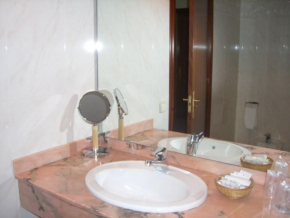 Foto del baño de Hotel La Seu