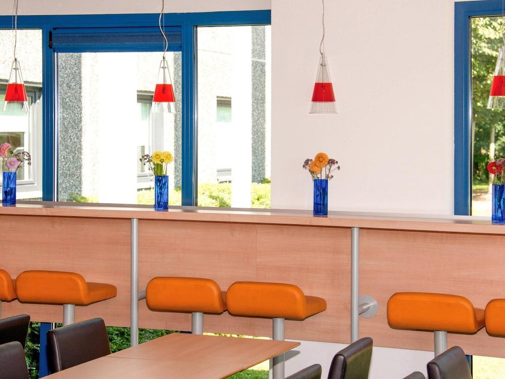 Foto de restauración de Hotel ibis budget Amsterdam Airport