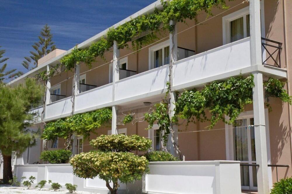 Foto del exterior de Hotel Peli
