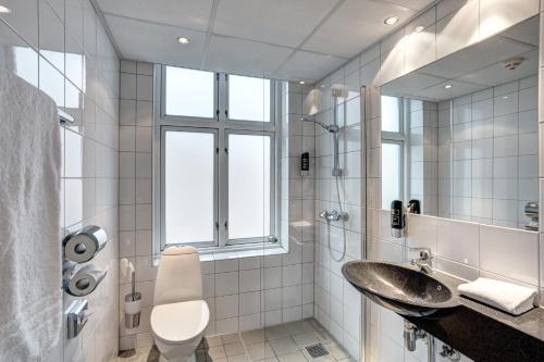 Foto del baño de Albergue Urban House Copenhagen by MEININGER