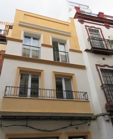 Foto del exterior de Living Sevilla Apartments Hércules