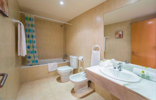 Foto de una habitación de Apartamentos Adaria Vera