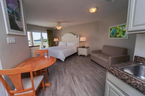 Foto de una habitación de Hotel Grand Caymanian Resort