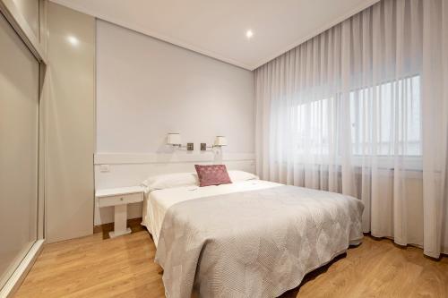 Foto de una habitación de Apartamentos Los Jerónimos