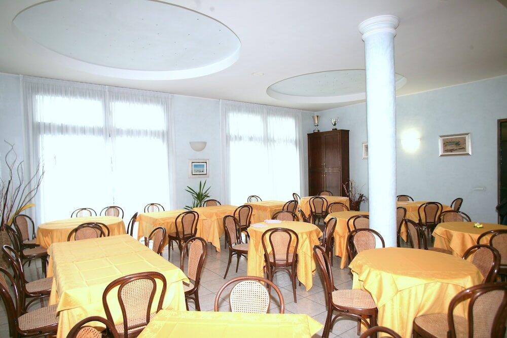Foto de restauración de Hotel Garden