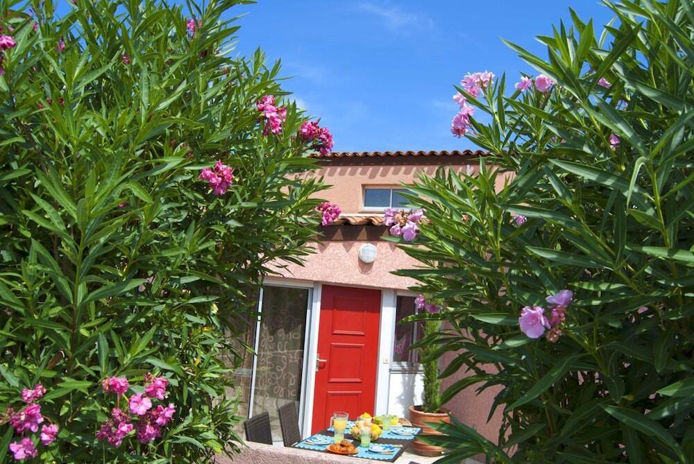 Foto del exterior de Lagrange Grand Bleu Vacances – Résidence Les Jardins de Neptune