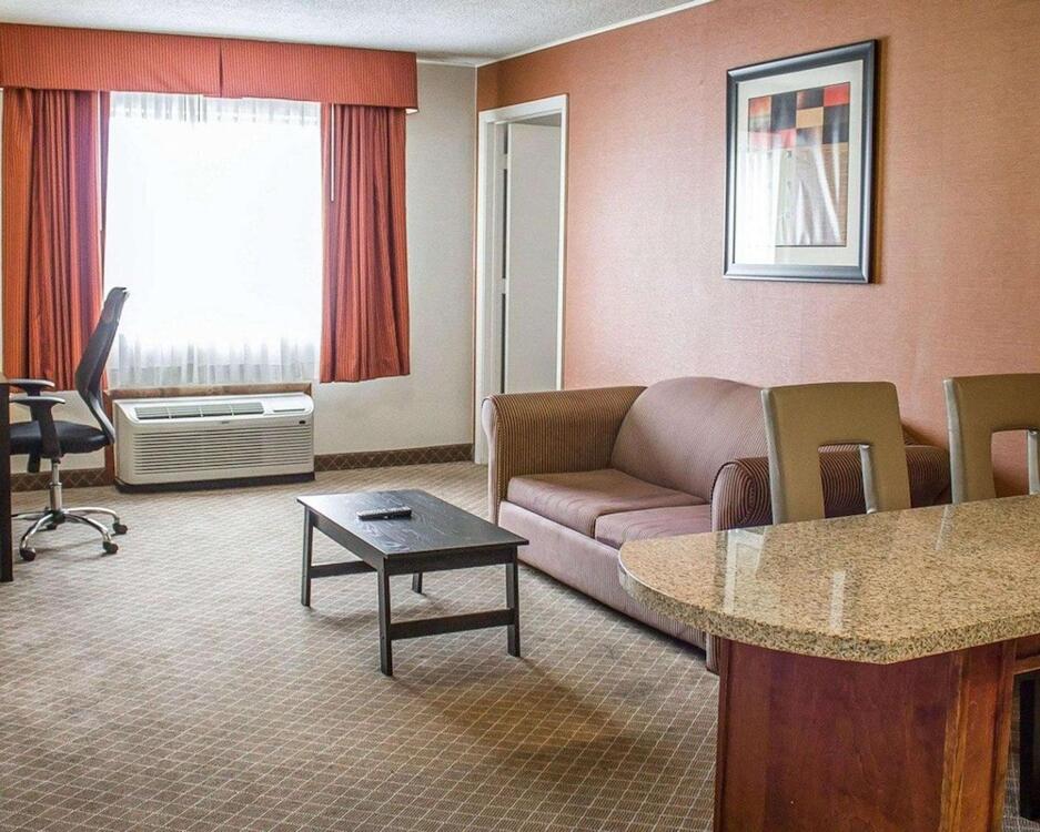 Foto de una habitación de Hotel Norwood Inn &amp;amp; Suites Columbus