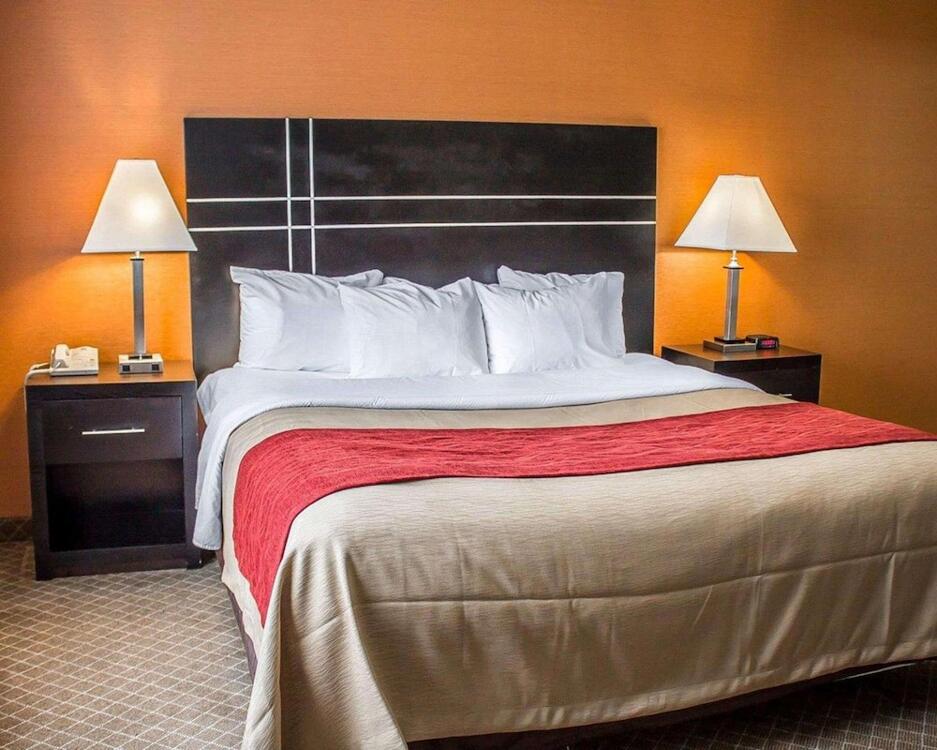 Foto de una habitación de Hotel Norwood Inn &amp;amp; Suites Columbus