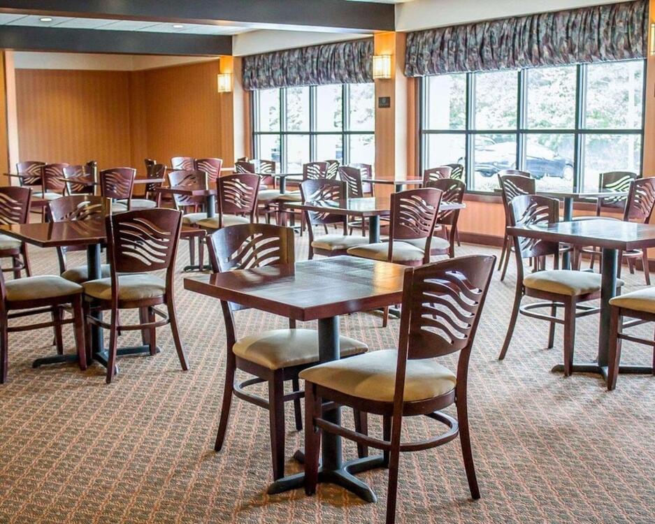 Foto de restauración de Hotel Norwood Inn &amp;amp; Suites Columbus