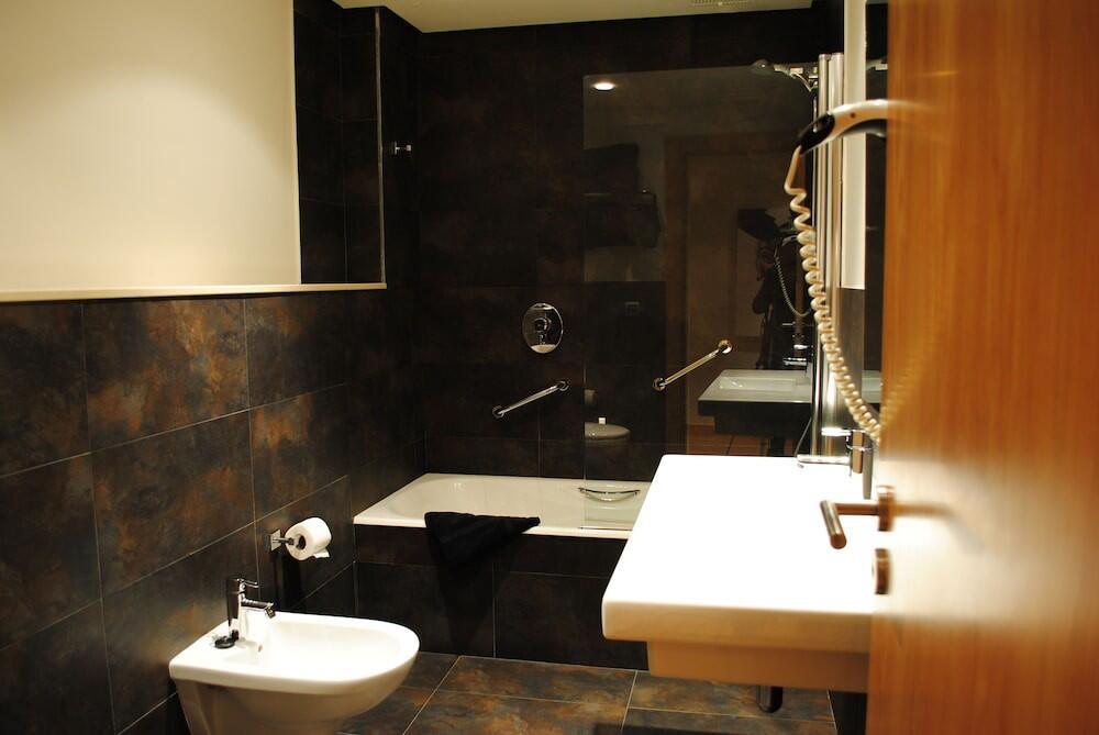 Foto del baño de Hotel Marítimo Ris