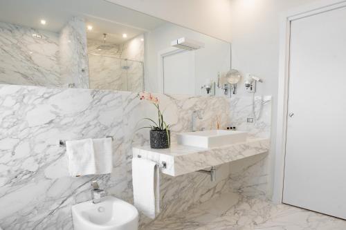 Foto del baño de Hotel Michelangelo