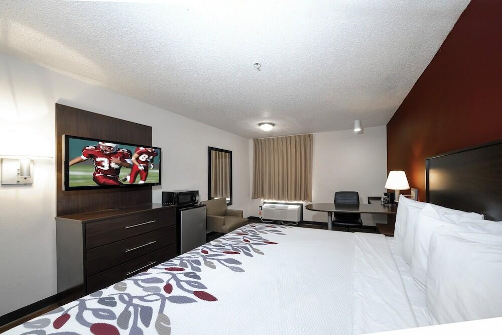 Foto de una habitación de Hotel Red Roof Inn &amp;amp; Suites Savannah Airport