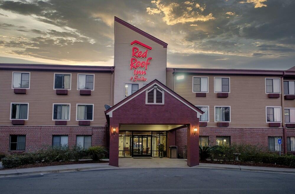 Foto del exterior de Hotel Red Roof Inn &amp;amp; Suites Savannah Airport