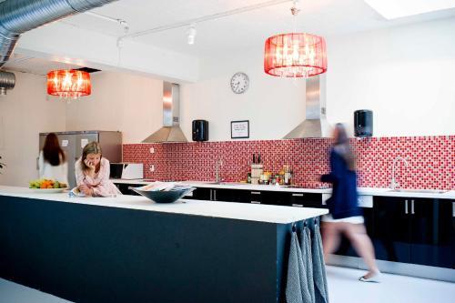 Foto de restauración de Stockholm Hostel