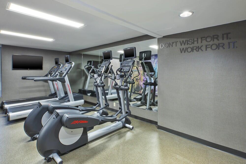 Foto de los servicios de Hotel Fairfield by Marriott Inn &amp;amp; Suites Herndon Reston