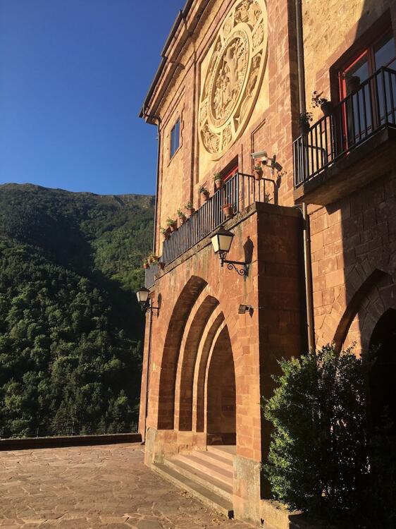 Foto del exterior de Hotel MONASTERIO de SANTA MARÍA DE VALVANERA