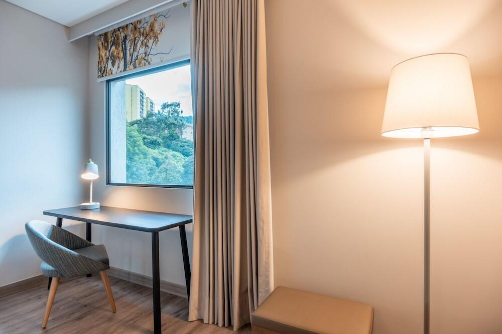 Foto de una habitación de Hotel Fairfield by Marriott Medellin Sabaneta
