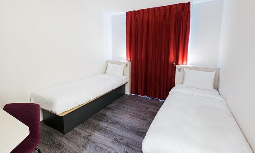 Foto de una habitación de B&amp;amp;B HOTEL Zürich Airport