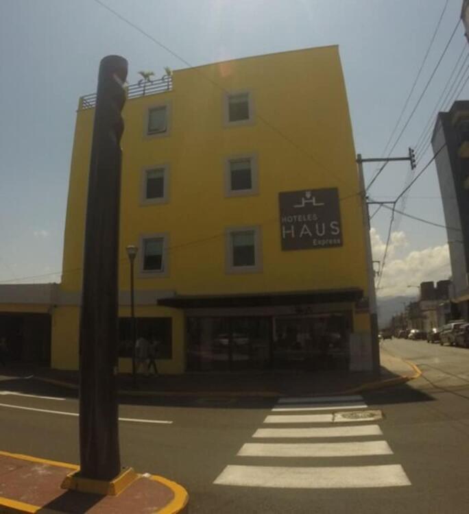Foto del exterior de Hotel HAUS Express