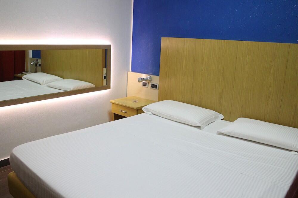 Foto de una habitación de Orange Motel
