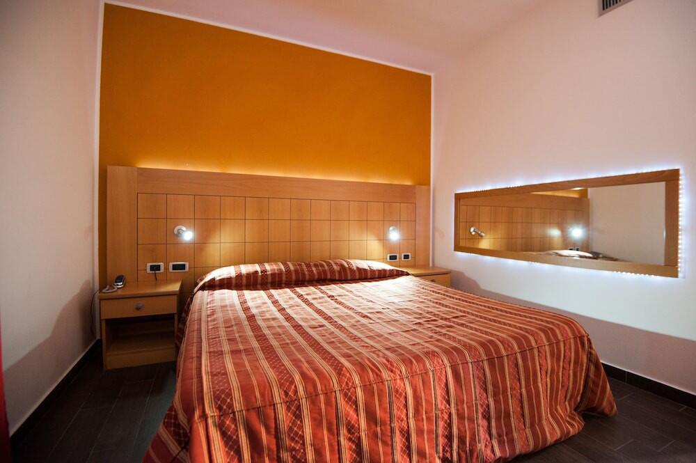 Foto de una habitación de Orange Motel