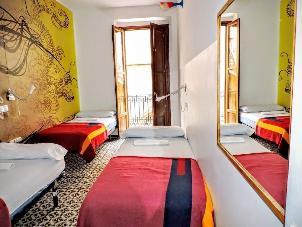 Foto de una habitación de Home Youth Hostel by Feetup Hostels