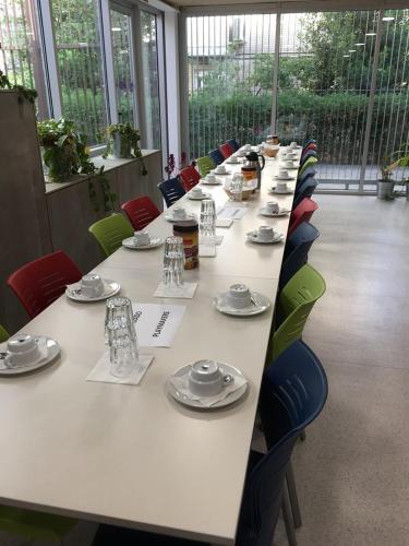 Foto de restauración de Scout Madrid Hostel