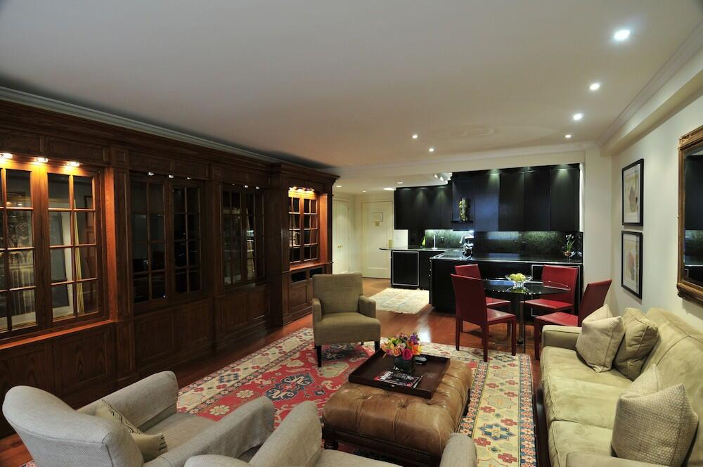 Foto de una habitación de Lombardy Hotel