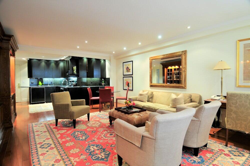 Foto de una habitación de Lombardy Hotel