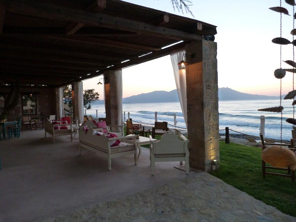Foto de restauración de Hotel Azure Beach