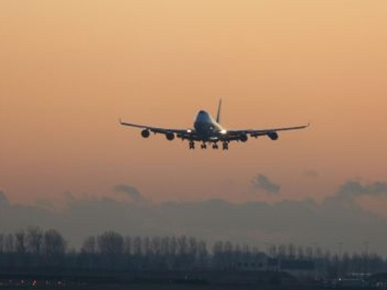 Fotografía de Avión aterrizando en Schiphol