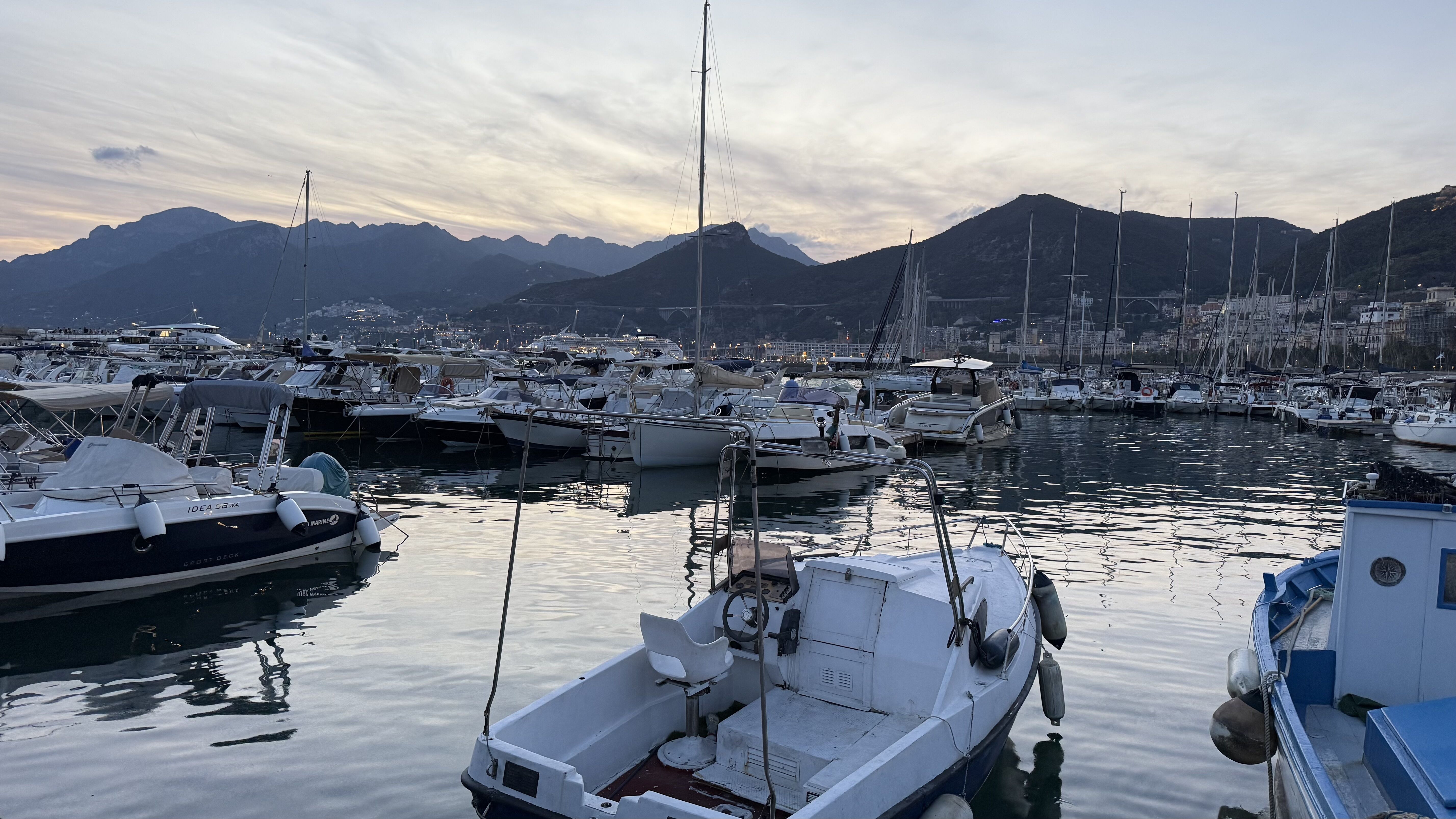 Salerno - Wikipedia, image size:5712x3213